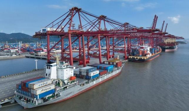 思想之光照亮奮進(jìn)之路——以習(xí)近平同志為核心的黨中央引領(lǐng)中國經(jīng)濟(jì)社會(huì)高質(zhì)量發(fā)展邁向新境界