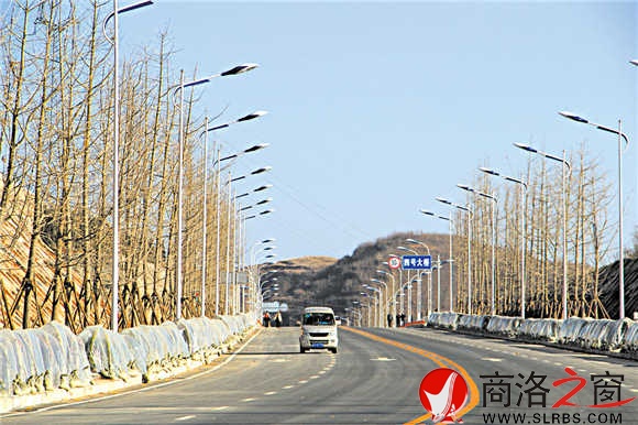 寬闊、整潔的路面