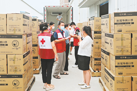 商洛田野新型農業(yè)開發(fā)股份有限公司為商洛紅十字會捐贈價值30萬元的N95口罩