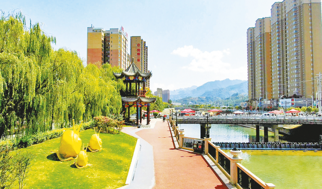 在綠水青山間寫好護(hù)水文章