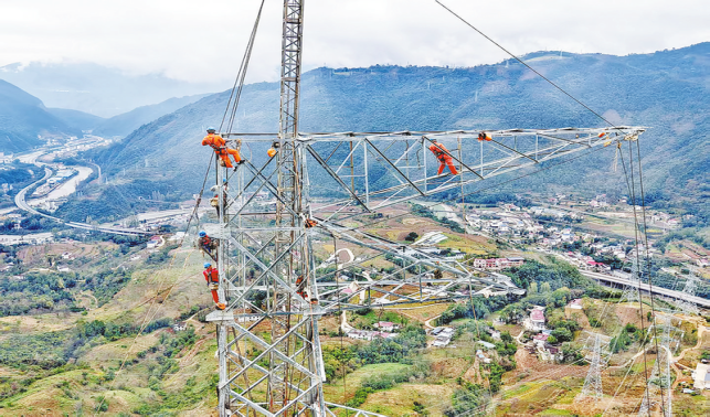 秦嶺深處繪畫卷 千錘百煉鍛鐵軍