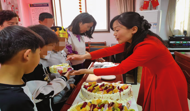 “吉媽媽”的愛(ài)與守護(hù)