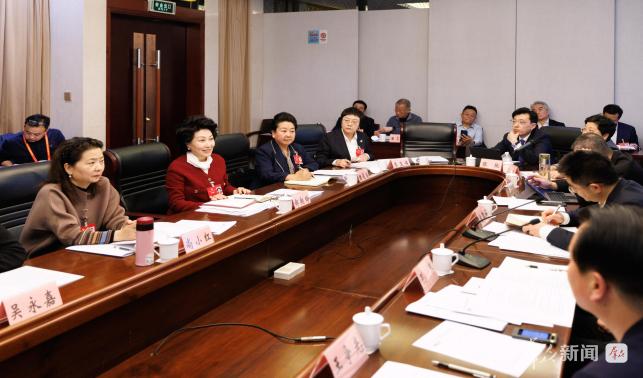 陜西省政協(xié)委員分組審議常委會工作報(bào)告