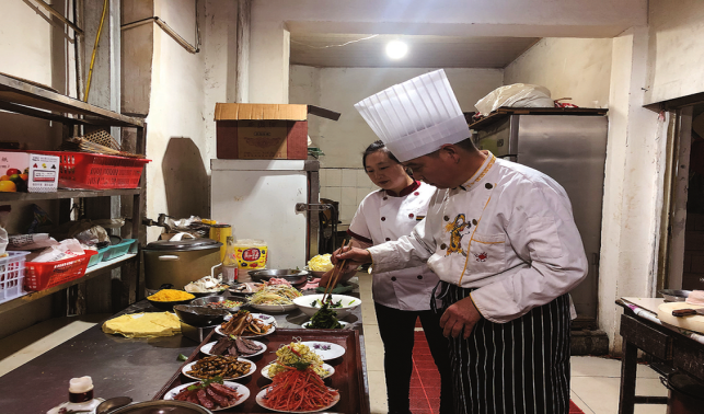 古鎮(zhèn)宴席三點(diǎn)水：三河潤(rùn)味    百年承香