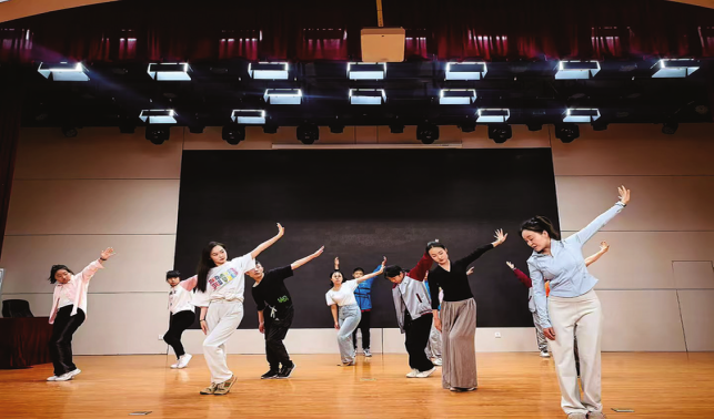 以熱愛舞動(dòng)青春