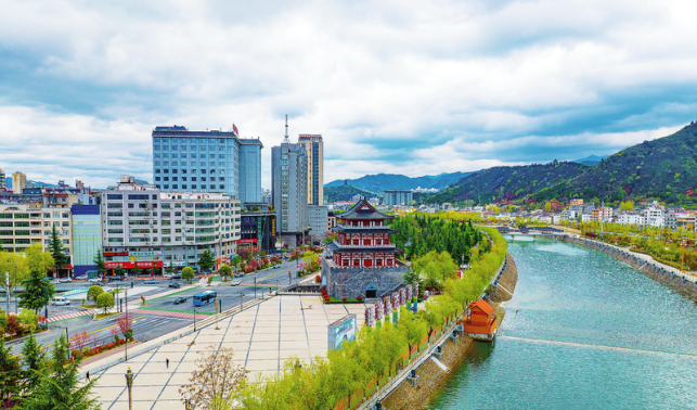 丹水潮涌千帆競 風(fēng)正揚帆破浪行