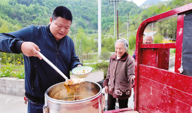 流動餐車托起老人幸福“食光”