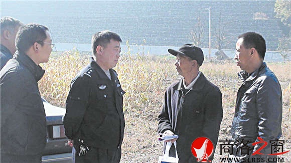 姬軍深入基層，了解民情。