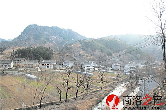寧靜的小山里，散落著安逸的村莊。