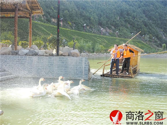 泛舟后灣湖，別有一番感覺。