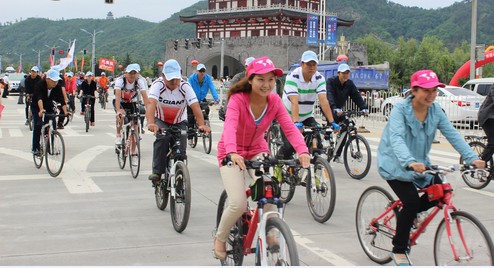 商洛機關(guān)干部職工響應(yīng)環(huán)?！懊利惿搪?，綠色出行”倡議