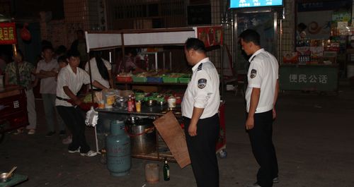 商洛城管監(jiān)察支隊(duì)開展夜市燒烤清理整頓活動
