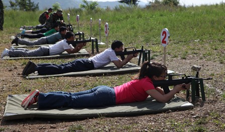 商洛軍分區(qū)組織市直機(jī)關(guān)開展實(shí)彈打靶活動