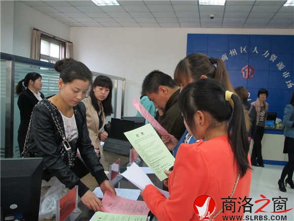 創(chuàng)業(yè)促就業(yè)為勞動(dòng)者搭建了就業(yè)平臺(tái)。  （記者 賈書章 攝）