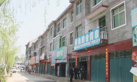 改善群眾生產(chǎn)生活環(huán)境，提升小城鎮(zhèn)建設(shè)水平