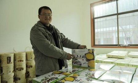 洛南：大學(xué)生回鄉(xiāng)創(chuàng)業(yè)  開發(fā)小玉米致富