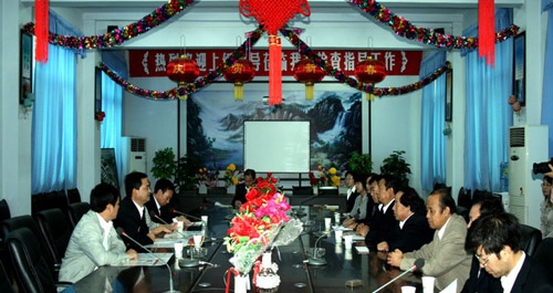 縣長劉明智一行看望慰問廣大教師