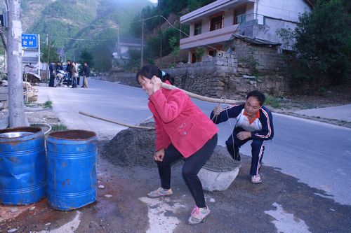 鎮(zhèn)安:秦嶺深山紅梅開