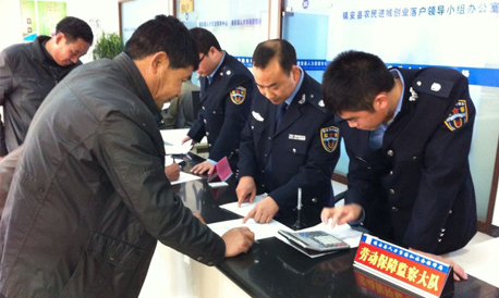 鎮(zhèn)安勞動(dòng)保障監(jiān)察大隊(duì)幫農(nóng)民工討回工資