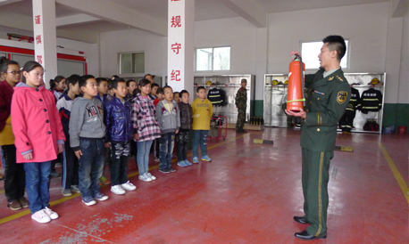 丹鳳西河小學(xué)師生學(xué)習(xí)消防安全知識(shí)