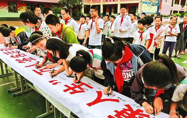 洛南開展法制禁毒宣傳教育進(jìn)校園活動