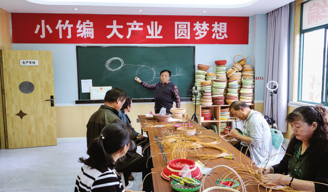 用手藝織就精彩晚年