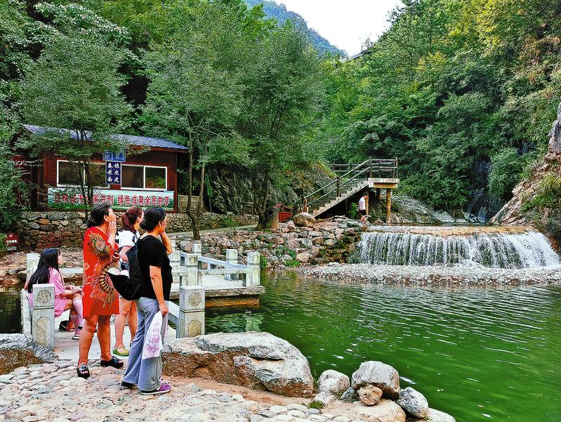 在家門口就業(yè)，吃上“旅游飯”