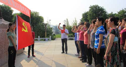 商州區(qū)總工會在紅軍廣場舉行慶祝建黨93周年活動