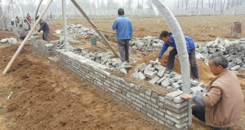 洛南縣景村鎮(zhèn)設(shè)施蔬菜基地大棚建設(shè)如火如荼