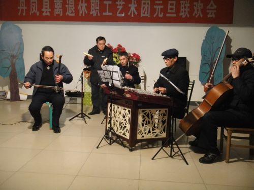 丹鳳縣離退休職工藝術(shù)團舉行元旦聯(lián)歡會