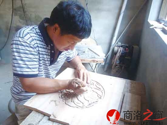 無聲世界里雕刻精彩人生