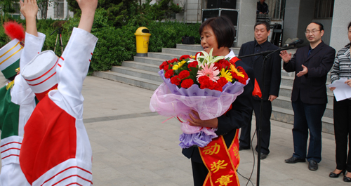 洛南城關(guān)鎮(zhèn)農(nóng)技員楊月芳榮獲“全國(guó)五一勞動(dòng)獎(jiǎng)?wù)隆?>
        <div   id=