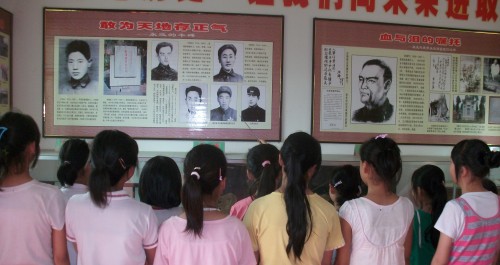 丹鳳兩嶺小學(xué)開(kāi)展黨史國(guó)情教育