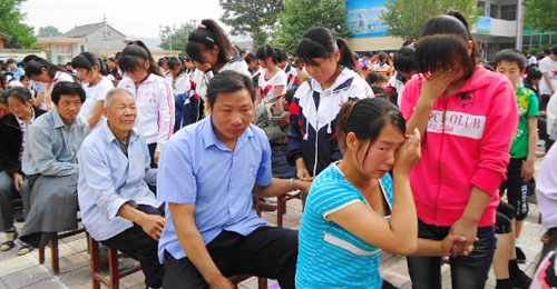 感恩教育團(tuán)在景村中學(xué)開展感恩教育活動(dòng)