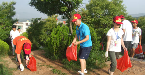 丹鳳由中學(xué)生組成的創(chuàng)衛(wèi)志愿者服務(wù)隊(duì)成立