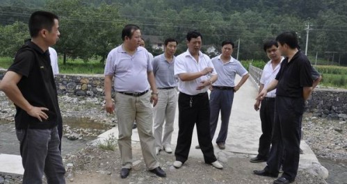 省農業(yè)開發(fā)領導小組米糧鎮(zhèn)檢查驗收2009年項目建設