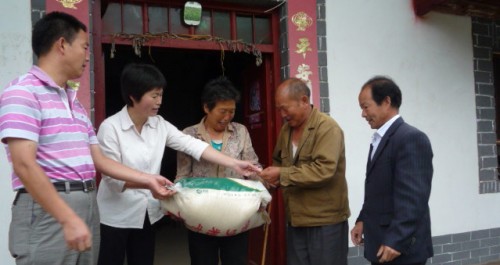 桃坪鎮(zhèn)為全鎮(zhèn)老復(fù)退軍人送去慰問(wèn)