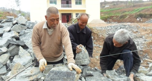 景村鎮(zhèn)加強(qiáng)黨員活動室、文化廣場和農(nóng)家書屋建設(shè)