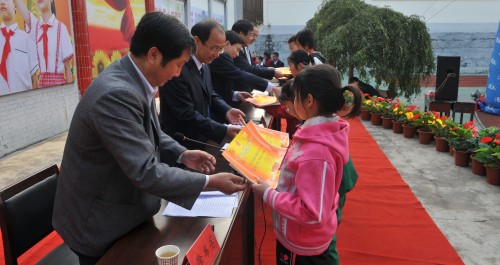 丹鳳舉行“小手拉大手幸福千萬家”主題攝影書畫大賽