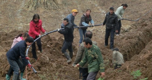洛南縣巡檢積極落實(shí)安全飲水項(xiàng)目