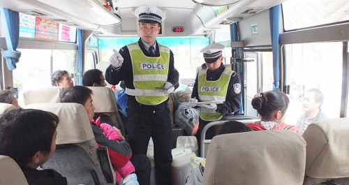 鎮(zhèn)安縣交管大隊(duì)開展違法行為集中整治活動(dòng)