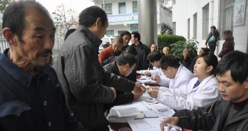 鎮(zhèn)安縣殘聯(lián)下鄉(xiāng)服務(wù)把黨和政府的溫暖送到殘疾人身邊