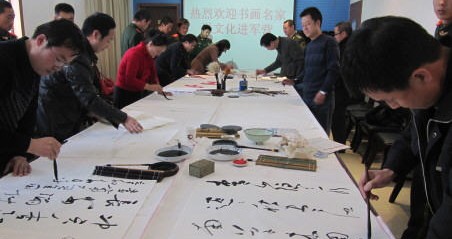 省市書畫協(xié)會會員深入丹鳳消防、武警進行書畫義寫