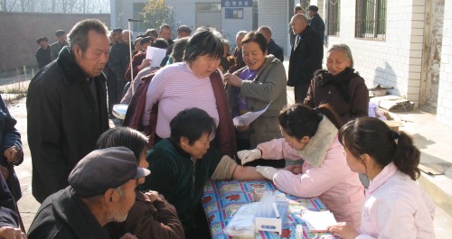 商州陳塬社區(qū)組織人力深入農(nóng)村