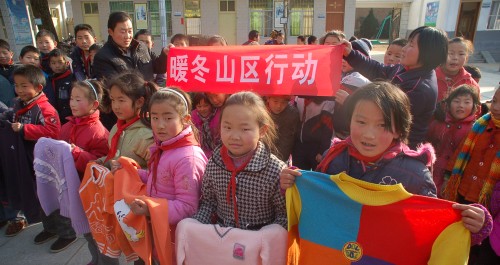 “衣加衣”送溫暖活動在丹鳳縣火熱進行