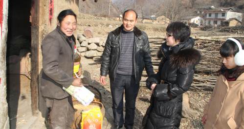 寒冬臘月里計生戶家年味兒濃