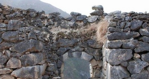 陜西鎮(zhèn)安發(fā)現(xiàn)200余處罕見明清古山寨 大陸罕見