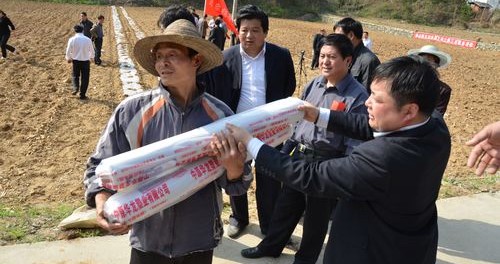 商南縣組織農(nóng)技干部助農(nóng)增收