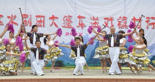 柞水縣啟動“文化大篷車”送戲鎮(zhèn)村行活動