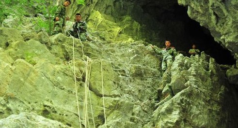 金絲峽發(fā)現(xiàn)罕見(jiàn)大溶洞